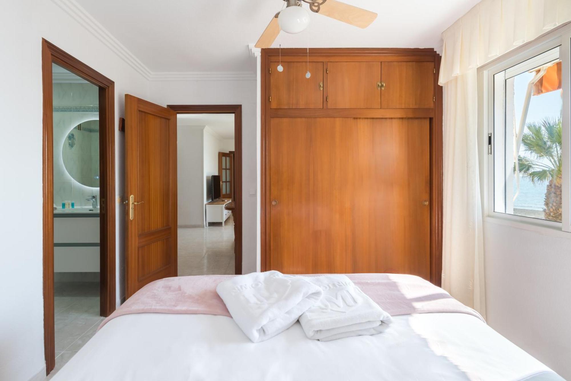 Wintowinrentals Spectacular Sea Views On The Beachfront Apartamento Rincón de la Victoria