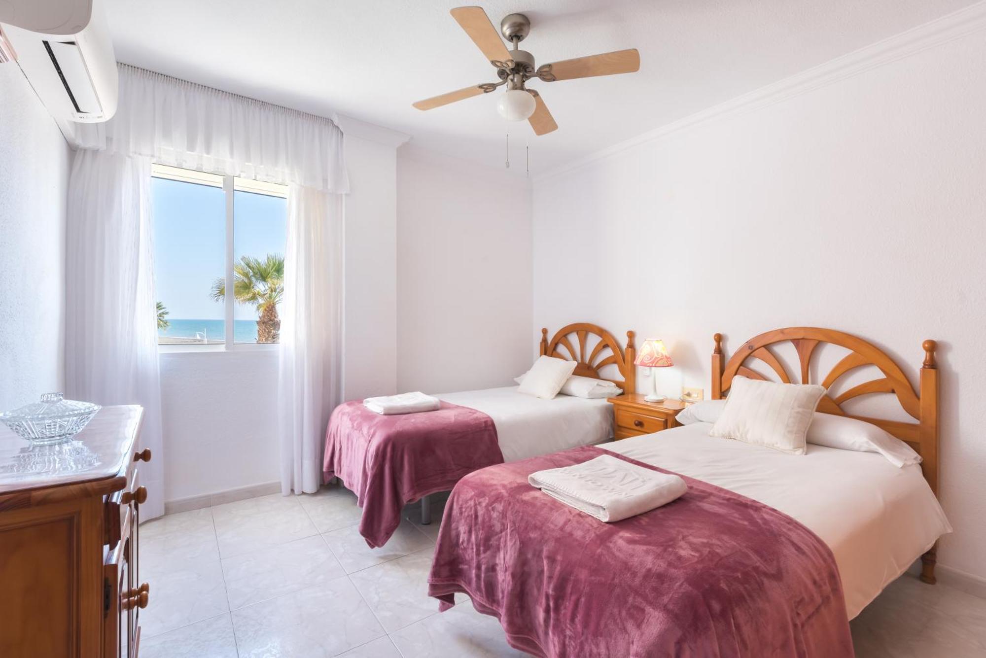 Wintowinrentals Spectacular Sea Views On The Beachfront * Rincón de la Victoria